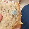 Un orădean a găsit carton într-o pâine produsă în județul Bacău