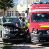 Autospecială SMURD implicată într-un accident, în Hunedoara. Un bebeluș a rămas blocat în cealaltă mașină