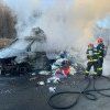 O autoutilitară a luat foc pe DN66. Pompierii au intervenit cu două autospeciale de stingere