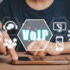 Ce funcții au centralele telefonice VoIP și cum le poți adapta pentru afacerea ta?