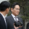 Un tribunal de la Seul îl achită pe patronul Samsung, Lee Jae-yong, într-un proces de fraudă contabilă în cadrul unei fuziuni între două întreprinderi ale grupului, în care era acuzat de trucarea cursului acţiunilor şi abuz de încredere