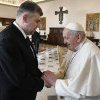 Ciolacu a primit cadouri de la Papă în audiența privată