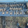 Un căutător de comori a descoperit un adevărat arsenal de război în pădurea dintre Dănești și Ferești