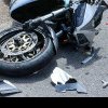 O motocicletă a luat foc după ce s-a izbit într-o autoutilitară pe o stradă din Suceava. Motociclistul de 18 ani din Pătrăuți era băut și nu avea permis