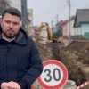 Primarul Loghin și-a petrecut sâmbăta pe străzile din Rădăuți care se află în pregătire pentru marea asfaltare. El explică de ce strada Horia nu a fost asfaltată până acum (foto)