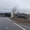 Trafic blocat pe DN 17 în Stroiești după ce un autocamion s-a răsturnat pe carosabil (FOTO)
