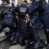 Ciocniri între fermieri și polițiști la un târg agricol din Paris, înainte de sosirea lui Macron