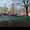Alertă la un liceu din Capitală. 25 de elevi au fost transportați la spital după ce un coleg a dat cu spray lacrimogen în holul școlii - VIDEO