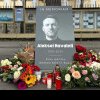 Alexei Navalnîi, onorat la București. Flori albe și lumânări în fața Ambasadei Rusiei. în memoria celui mai aprig opozant al lui Putin
