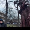 O statuie din Iași a băgat oamenii în sperieți: „Din gâtul ăstuia ies niște șerpi. Doamne apără și păzește”