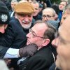 Altercații și îmbrânceli în fața parlamentului din Polonia: Cei doi politicieni grațiați de Andrzej Duda au încercat să intre cu forța | VIDEO
