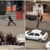 Bătaie cu topoare în Botoşani între două bande rivale. Poliția a intervenit în forță, iar trei bărbați au ajuns la spital. VIDEO