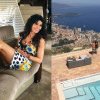 Imagini din casa în care Mihaela Rădulescu locuiește în Monaco. Are rochii în loc de perdele și multe statui cu femei goale