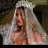 O rochie de mireasă creată de un designer din Kosovo a devenit virală pe rețelele sociale: „Te simți ca o regină, dar cum poți dansa?” | VIDEO