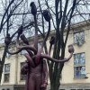 O statuie care simbolizează corupția din politică a stârnit furia locuitorilor din Iași. „Satana, ce să reprezinte… e horror” | VIDEO
