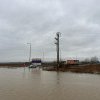 Pericol de inundații pe râul Orăștie. Apele au depășit cu 48 de centimetri cota de inundație, se intervine cu saci de nisip și pământ