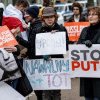 Proteste în fața ambasadelor Rusiei din Europa după anunțul despre moartea lui Aleksei Navalnîi: „Putin este un ucigaș” | VIDEO