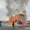 Un TIR a luat foc pe Autostrada A 1, în județul Sibiu. Remorca autocamionului a ars ca o torță