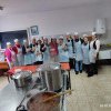 Angajații unei creșe din Zalău au gătit pentru nevoiași