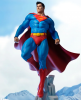 de ce Superman poartă lenjeria intimă pe deasupra costumului?