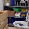 VIDEO Ambalaje cu iz de toaletă la un magazin alimentar din Braşov