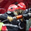 Intervenţie de urgenţă în Bucov, pentru salvarea unui bărbat peste care a căzut autoturismul pe care îl repara