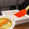 Cum să bați ouăle pentru a unge aluatul deserturilor, înainte de a le da la cuptor. Ce ingredient să folosești