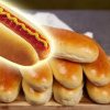 Ingredientul care se pune la chiflele de hot dog pentru a ieşi pufoase. Nu le vei mai cumpăra de acum!