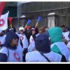 Protest al sindicaliştior din Sănătate, la Ministerul Finanţelor şi Camera Deputaţilor