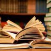 Un scriitor a fost reclamat de vecini pentru că deține prea multe cărți în locuință