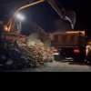 VIDEO| Lucrări de degajare a carosabilului, între Șugag și Tău. În zonă s-a produs o alunecare de pietre de pe un versant