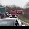 Șofer încarcerat în mașină după un accident în lanț, în apropiere de Timișoara
