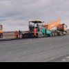 VIDEO – Muncitorii lui Umbrărescu toarnă asfalt pe Lotul 4 din Autostrada Moldovei