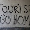 Cum se manifestă turistofobia, boala localnicilor care s-au săturat de Airbnb, și ce efecte are în România