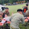 11 răniți după ce o alunecare de teren în Filipine a îngropat două autobuze