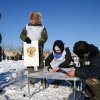 Putin trimite oficiali cu elicopterul în regiuni izolate, printre reni, ca să fie votat anticipat: „În total, au votat patru alegători”