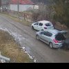 VIDEO Bărbat filmat când abandonează trei cățeluși, într-o comună din Cluj. Polițiștii încearcă să-l găsească