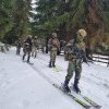 (foto) Pe schiuri şi cu mitraliere în spate: Militarii moldoveni participă la exerciţiul JCET-2024, desfăşurat în România