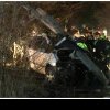 Un șofer și-a făcut mașina „praf”, după ce s-a izbit violent de doi piloni la Comrat: Bărbatul, transportat la spital