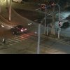 (video) Două persoane, lovite din plin de un automobil, chiar după ce păşesc pe o zebră: Şoferul se deplasa la roşu