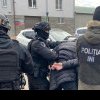 (video) Mascații au sărit peste poartă și i-au luat prin surprindere: Trei traficanți de droguri, reținuți la Chișinău, cu „marfă” de peste 100.000 lei