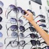 Femeie de 34 de ani cercetată de polițiștii din Alba Iulia, după ce a furat dintr-un magazin specializat două perechi de ochelari