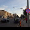 Indicatoare care semnalizează oprirea interzisă, montate în mai multe zone ale Bulevardului Revoluției 1989, din Alba Iulia