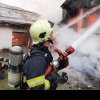 Mansarda unei case din Sighetu Marmaţiei a luat foc. Intervin pompierii sigheteni