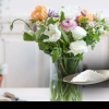 Uite 10 trucuri prin care să-ți menții florile din vază proaspete mai mult timp