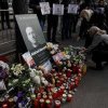 București. Zeci de persoane îi aduc un omagiu lui Aleksei Navalnîi