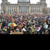 Germania. Aproximativ 150 de mii de persoane au ieșit sâmbătă pe străzile din Berlin