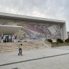 Povestea unuia dintre cele mai mari mozaicuri murale din țările comuniste și exilul artistului Jules Perahim în Israel, după ce l-a înfuriat pe Gheorghiu Dej