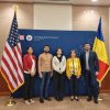 Trei studenți romi le-au vorbit angajaților ambasadei SUA la București despre cultura poporului rom și diferențele dintre “romi” și “țigani”