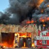 UPDATE – FOTO – Incendiu puternic la o hală de pe Calea Baciului